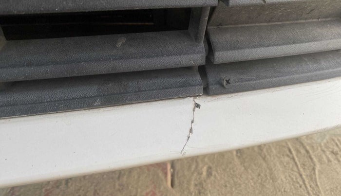 2017 Volkswagen Ameo HIGHLINE1.2L, Petrol, Manual, 92,721 km, Front bumper - Paint has minor damage