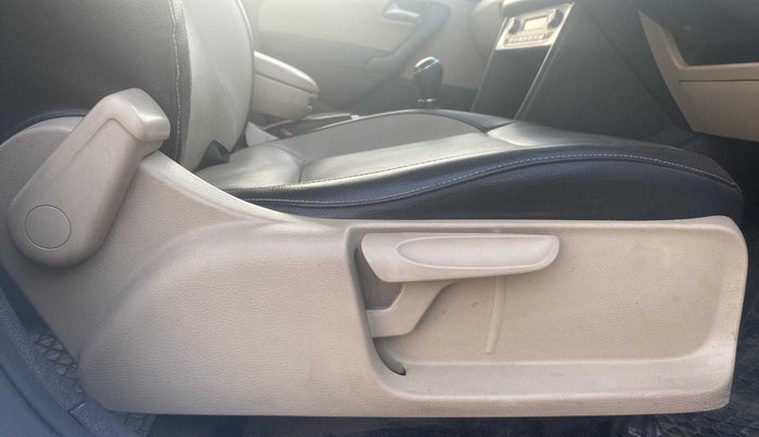 2017 Volkswagen Ameo HIGHLINE1.2L, Petrol, Manual, 92,721 km, Driver Side Adjustment Panel