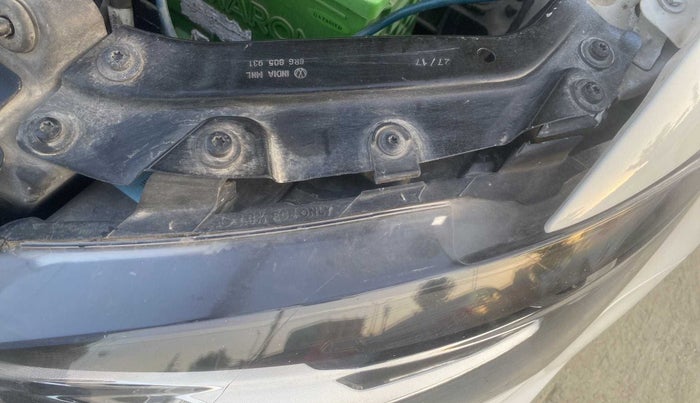 2017 Volkswagen Ameo HIGHLINE1.2L, Petrol, Manual, 92,721 km, Left headlight - Clamp has minor damage