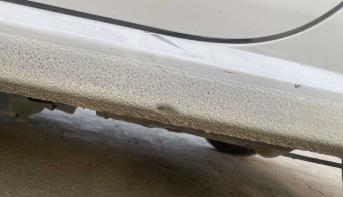 2017 Volkswagen Ameo HIGHLINE1.2L, Petrol, Manual, 92,721 km, Left running board - Paint has minor damage