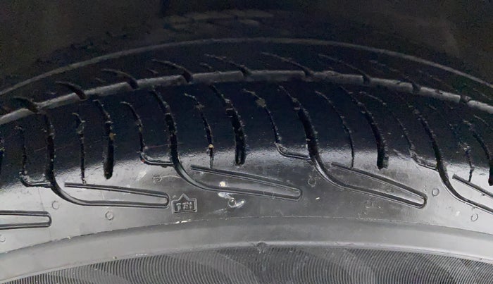 2011 Maruti Ritz VXI, Petrol, Manual, 1,08,669 km, Right Front Tyre Tread