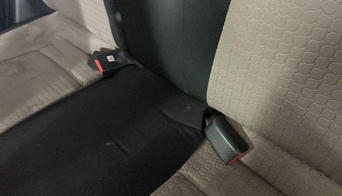 2017 Hyundai Elite i20 ASTA 1.2 (O), CNG, Manual, 66,802 km, Second-row left seat - Cover slightly stained