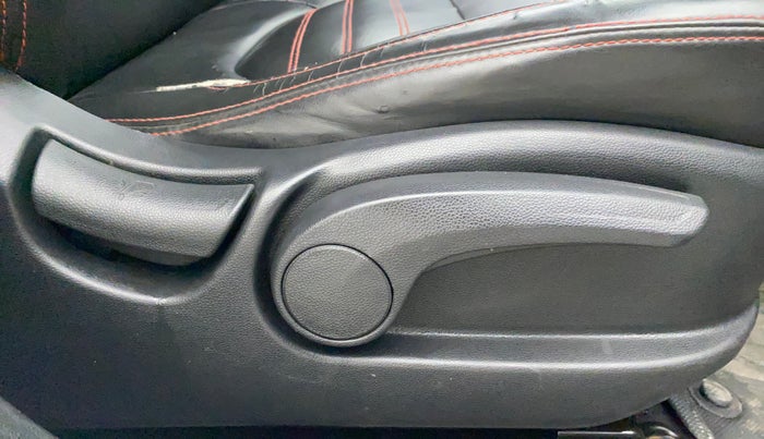 2016 Hyundai Creta SX PLUS AT 1.6 DIESEL, Diesel, Automatic, 65,725 km, Driver Side Adjustment Panel