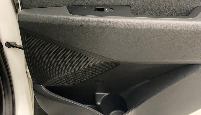 2016 Hyundai Creta SX PLUS AT 1.6 DIESEL, Diesel, Automatic, 65,725 km, Infotainment system - Rear speakers missing / not working