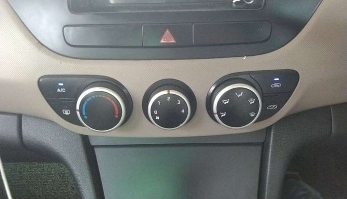 2016 Hyundai Xcent S 1.2 SPECIAL EDITION, Petrol, Manual, 91,771 km, AC Unit - Front vent has minor damage