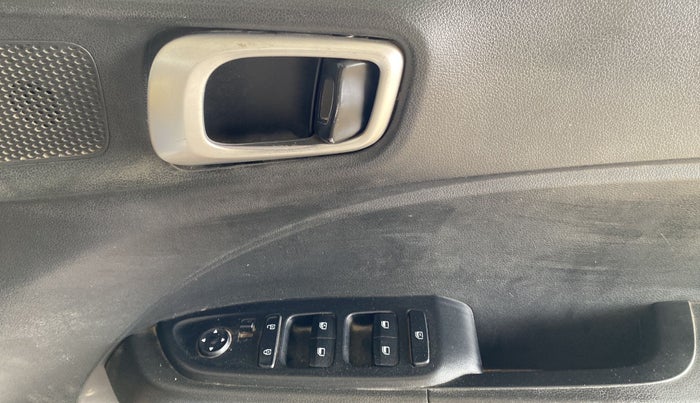 2020 Hyundai VENUE S 1.2, Petrol, Manual, 32,655 km, Driver Side Door Panels Control