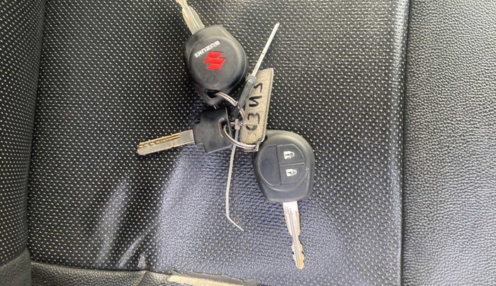 2014 Maruti Swift VXI, Petrol, Manual, 43,662 km, Lock system - Battery weak