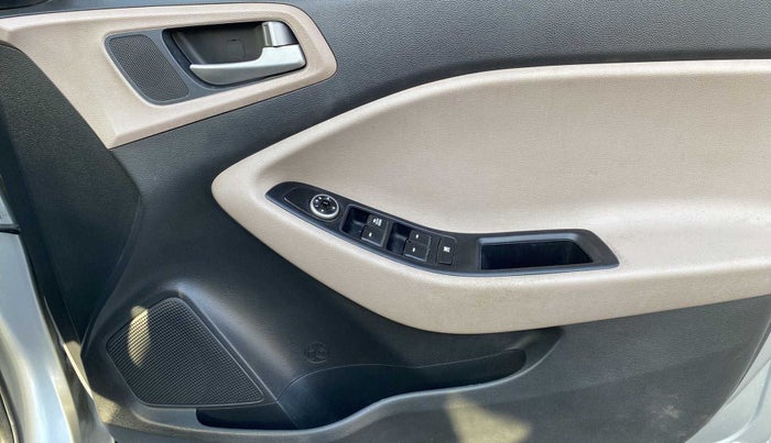 2018 Hyundai Elite i20 MAGNA EXECUTIVE CVT, Petrol, Automatic, 26,098 km, Driver Side Door Panels Control