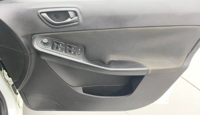 2015 Tata Bolt XMS REVOTRON, Petrol, Manual, 43,142 km, Driver Side Door Panels Control