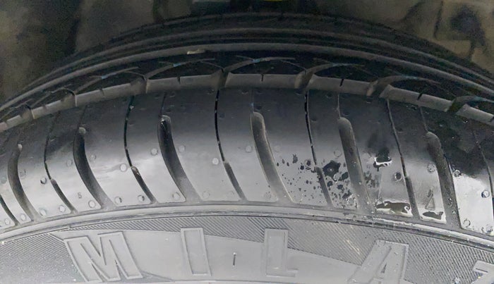 2015 Tata Bolt XMS REVOTRON, Petrol, Manual, 43,142 km, Right Front Tyre Tread