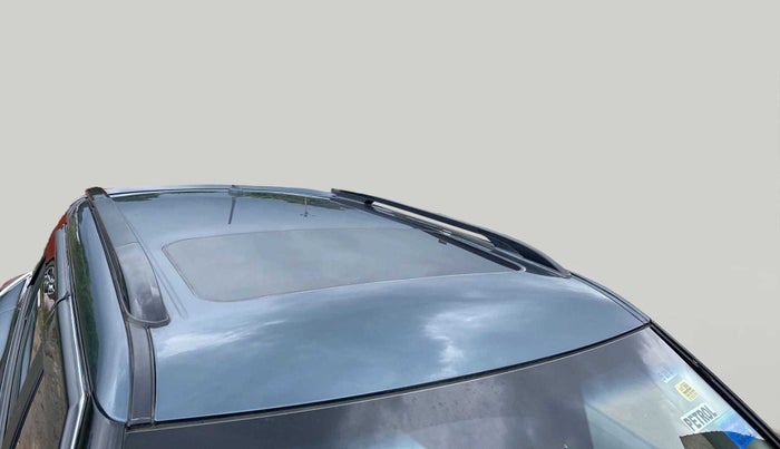 2022 Mahindra XUV300 W8 (O) 1.2 PETROL, Petrol, Manual, 15,039 km, Roof