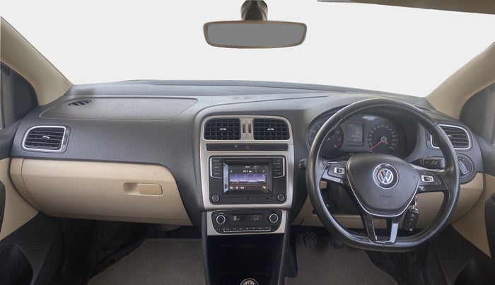 2016 Volkswagen Ameo HIGHLINE1.2L, Petrol, Manual, 68,843 km, Dashboard