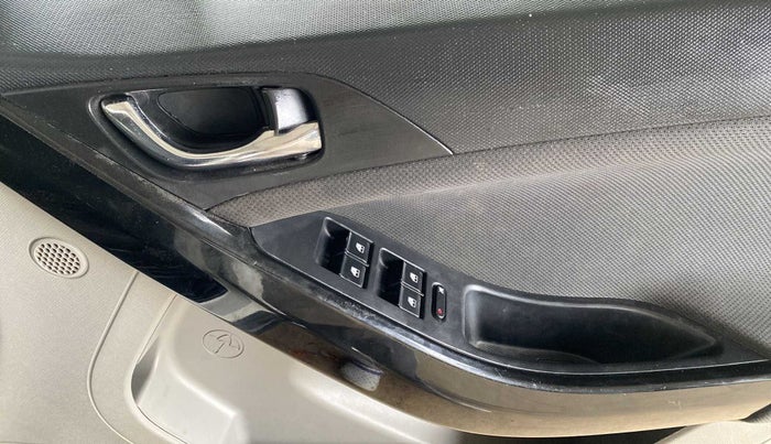 2018 Tata NEXON XZ DIESEL, Diesel, Manual, 51,495 km, Driver Side Door Panels Control