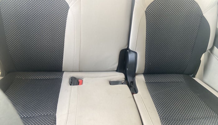 2019 Renault TRIBER RXZ, Petrol, Manual, 49,605 km, Second-row left seat - Cover slightly stained