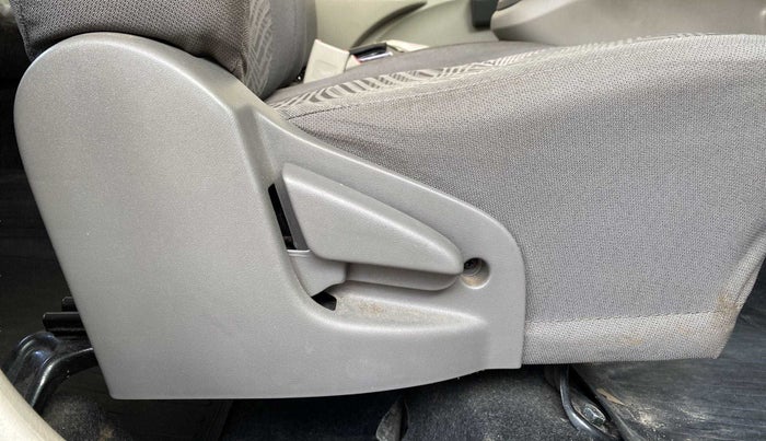 2017 Datsun Go A EPS, Petrol, Manual, 81,444 km, Driver Side Adjustment Panel