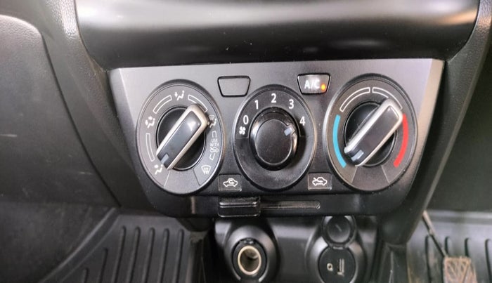 2019 Maruti Swift VXI, Petrol, Manual, 64,685 km, AC Unit - Front vent has minor damage