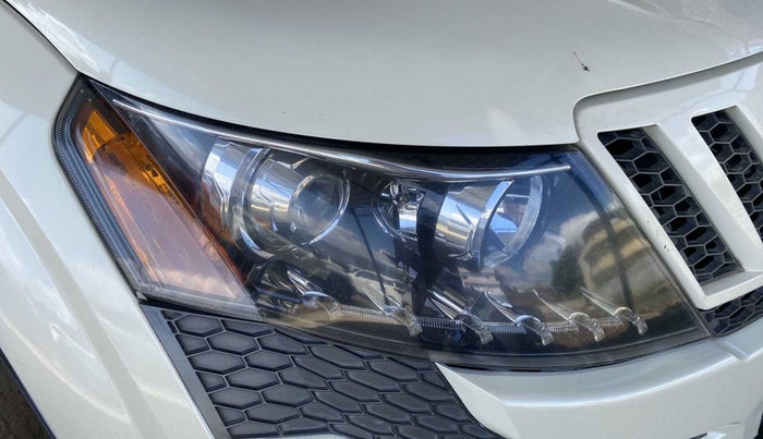 2014 Mahindra XUV500 W6, Diesel, Manual, 97,962 km, Right headlight - LED not working