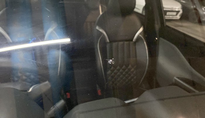 2021 Nissan MAGNITE XV MT, Petrol, Manual, 10,586 km, Front windshield - Minor spot on windshield