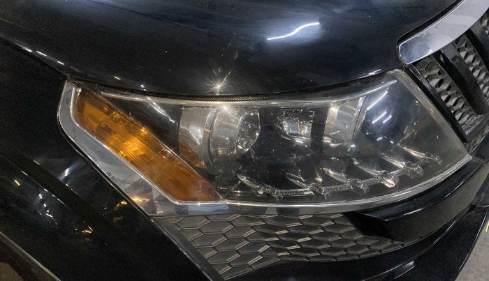 2015 Mahindra XUV500 W6, Diesel, Manual, 99,895 km, Right headlight - Minor scratches