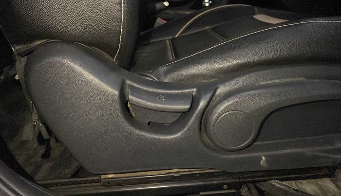 2018 Hyundai Elite i20 ASTA 1.2, Petrol, Manual, 24,917 km, Driver Side Adjustment Panel