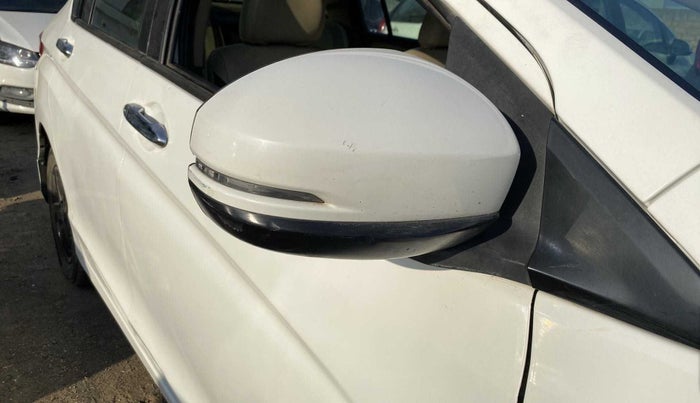 2014 Honda City 1.5L I-DTEC VX, Diesel, Manual, 1,19,089 km, Right rear-view mirror - Minor scratches
