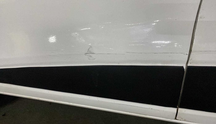 2019 Renault Kwid RXT 1.0 (O), Petrol, Manual, 18,550 km, Front passenger door - Minor scratches