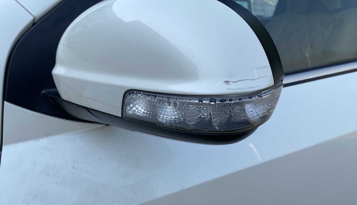 2018 Mahindra XUV500 W9, Diesel, Manual, 95,277 km, Left rear-view mirror - Indicator light has minor damage