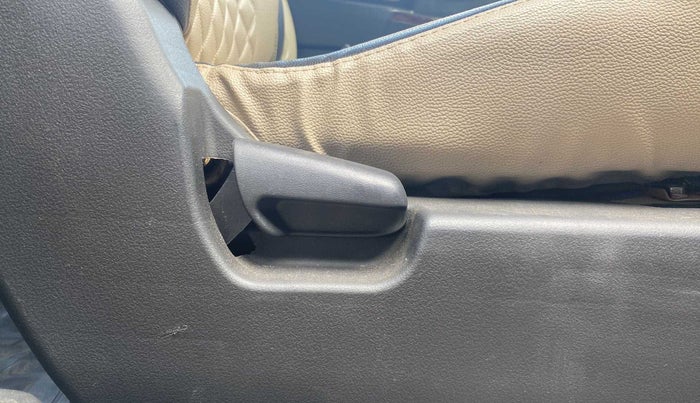 2018 Maruti Wagon R 1.0 VXI AMT, Petrol, Automatic, 39,975 km, Driver Side Adjustment Panel