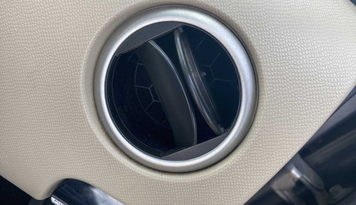 2018 Maruti Wagon R 1.0 VXI AMT, Petrol, Automatic, 39,992 km, AC Unit - Front vent has minor damage