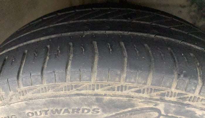 2012 Toyota Etios G, Petrol, Manual, 1,22,762 km, Right Front Tyre Tread