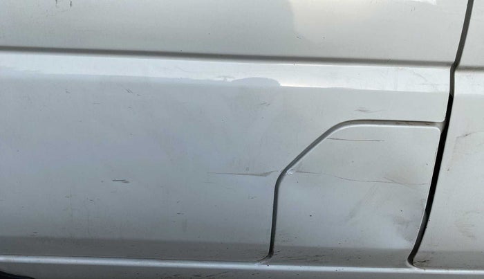 2018 Maruti Eeco 5 STR WITH A/C+HTR, CNG, Manual, 89,933 km, Front passenger door - Door visor damaged