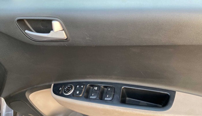 2019 Hyundai Grand i10 SPORTZ AT 1.2 KAPPA VTVT, Petrol, Automatic, 28,928 km, Driver Side Door Panels Control