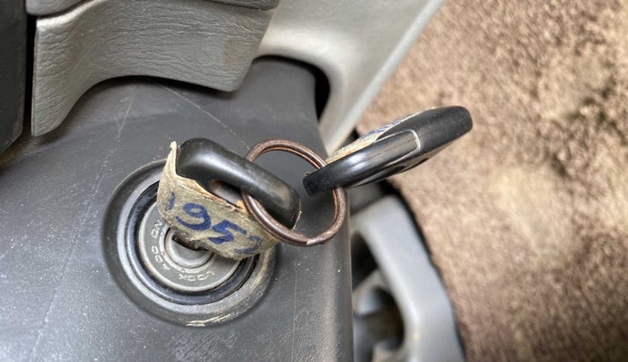 2011 Maruti Alto K10 VXI, Petrol, Manual, 48,397 km, Lock system - Door lock knob has minor damage