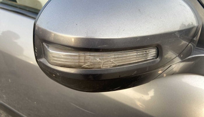 2014 Maruti Swift Dzire VXI, CNG, Manual, 78,803 km, Right rear-view mirror - Indicator light has minor damage