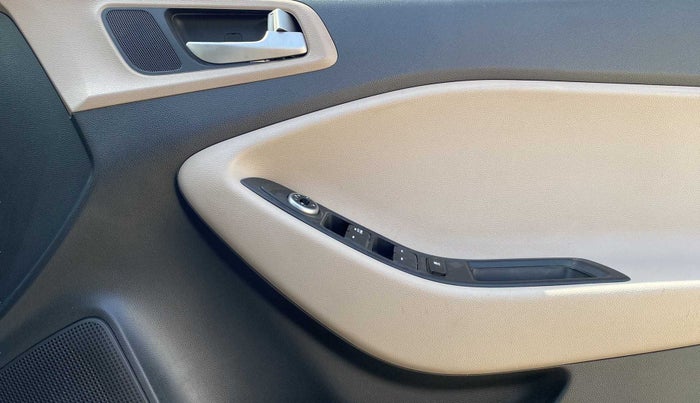 2019 Hyundai Elite i20 MAGNA PLUS 1.2, Petrol, Manual, 28,636 km, Driver Side Door Panels Control