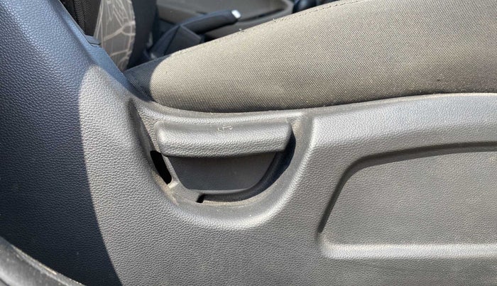 2019 Hyundai Elite i20 MAGNA PLUS 1.2, Petrol, Manual, 28,636 km, Driver Side Adjustment Panel