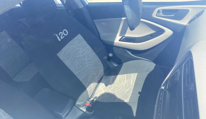 2019 Hyundai Elite i20 MAGNA PLUS 1.2, Petrol, Manual, 28,636 km, Front windshield - Minor spot on windshield