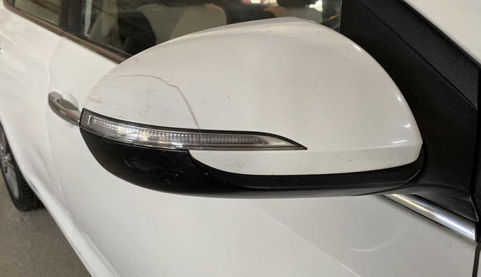 2019 Hyundai Verna 1.6 VTVT SX, Petrol, Manual, 42,190 km, Right rear-view mirror - Indicator light has minor damage