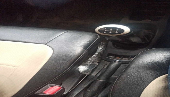 2016 Maruti Wagon R 1.0 VXI, Petrol, Manual, 41,054 km, Gear lever - Knob has minor damage