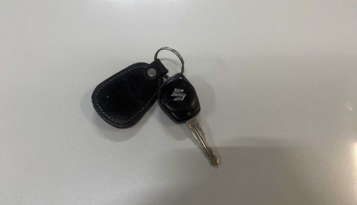 2015 Maruti Swift Dzire VDI ABS, Diesel, Manual, 98,992 km, Key Close Up