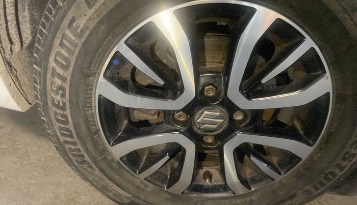 2015 Maruti Swift Dzire VDI ABS, Diesel, Manual, 98,992 km, Left front tyre - Tyre dimensions are different from each other
