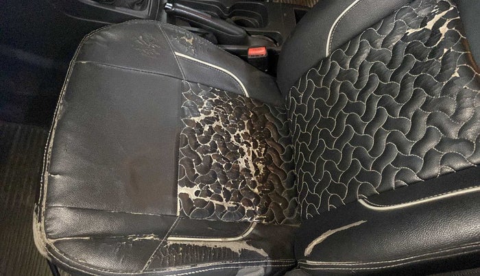 2017 Maruti Vitara Brezza VDI (O), Diesel, Manual, 1,20,160 km, Front left seat (passenger seat) - Cover slightly torn
