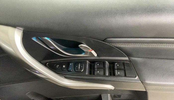 2020 Mahindra XUV500 W11(O), Diesel, Manual, 48,763 km, Driver Side Door Panels Control