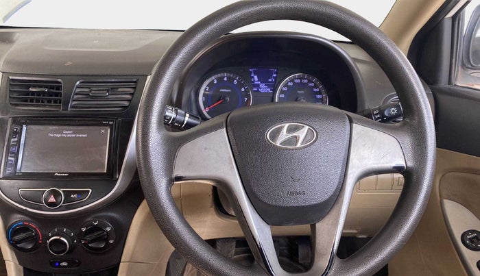 2017 Hyundai Verna 1.4 EX PETROL, CNG, Manual, 40,220 km, Steering Wheel Close Up