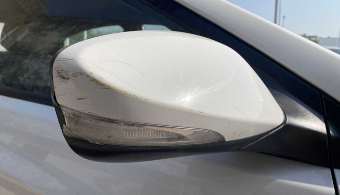 2017 Hyundai Verna 1.4 EX PETROL, CNG, Manual, 40,220 km, Right rear-view mirror - Minor scratches