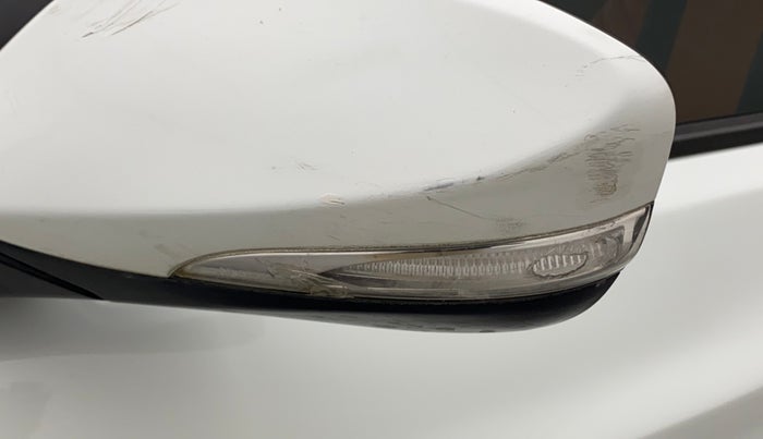 2011 Hyundai Verna FLUIDIC 1.6 CRDI EX, Diesel, Manual, 1,17,255 km, Left rear-view mirror - Indicator light has minor damage