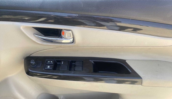2014 Maruti Ciaz VXI+, Petrol, Manual, 87,357 km, Driver Side Door Panels Control