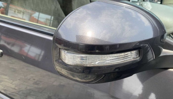 2012 Maruti Ertiga ZXI, Petrol, Manual, 52,256 km, Right rear-view mirror - Indicator light has minor damage