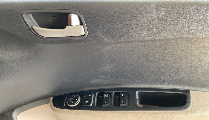 2014 Hyundai Xcent SX 1.2 (O), Petrol, Manual, 29,798 km, Driver Side Door Panels Control