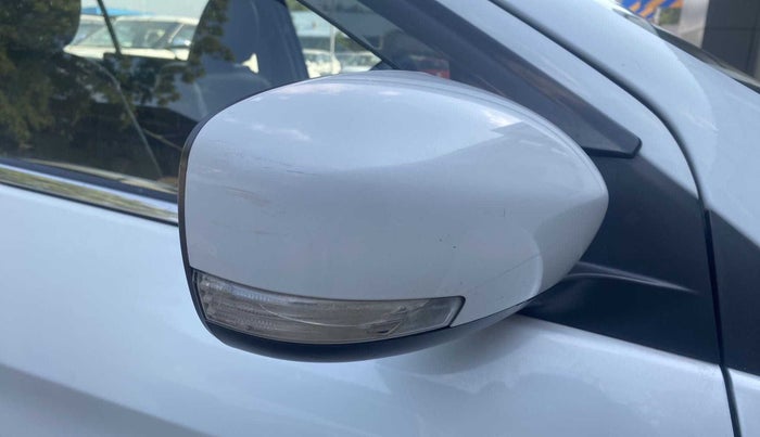 2017 Maruti Ciaz ALPHA 1.4 PETROL, Petrol, Manual, 51,850 km, Right rear-view mirror - Indicator light has minor damage